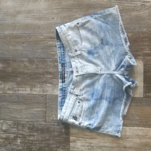 BIG STAR Remy low rise denim cut-off frayed denim jean shorts sz 32 The Buckle