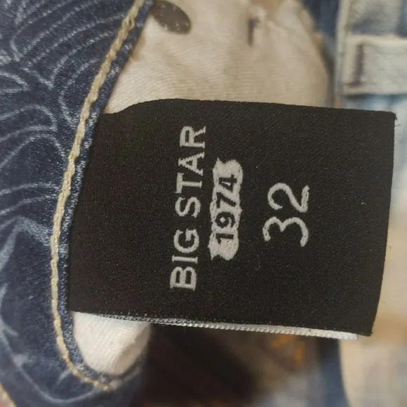 BIG STAR Remy low rise denim cut-off frayed denim jean shorts sz 32 The Buckle