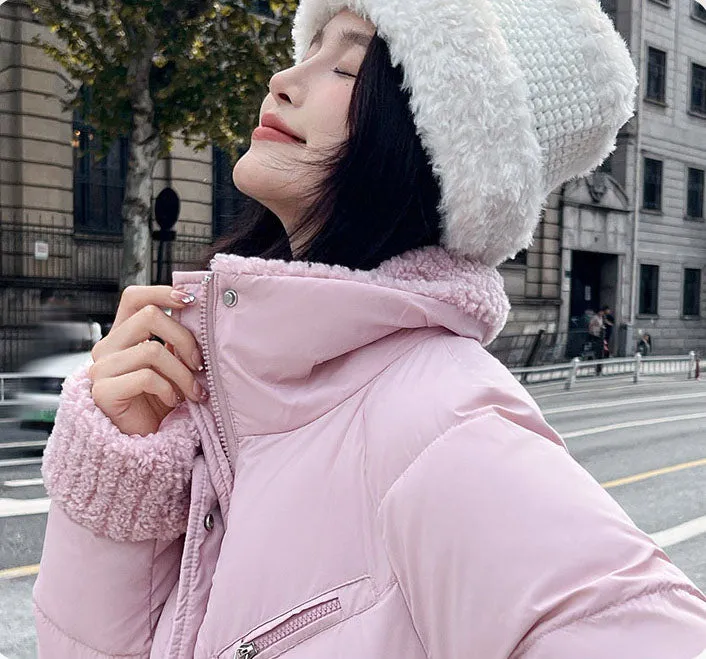 Cozy Short Puffer Jacket Featuring Knit Sleeves and a Unique Collar