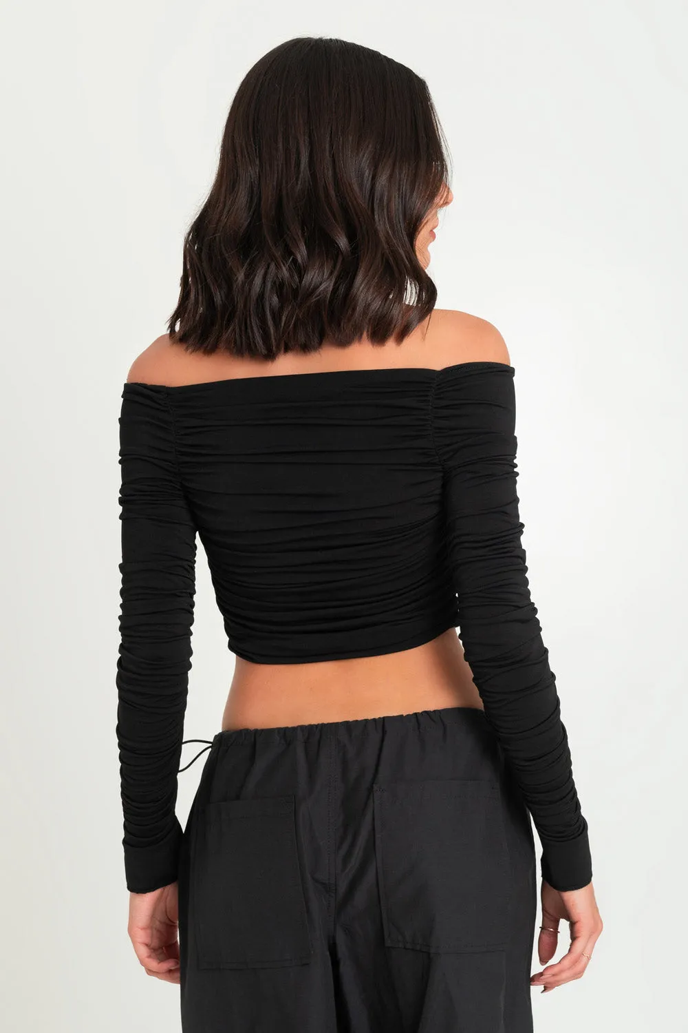 Crop top plisado manga larga con abertura