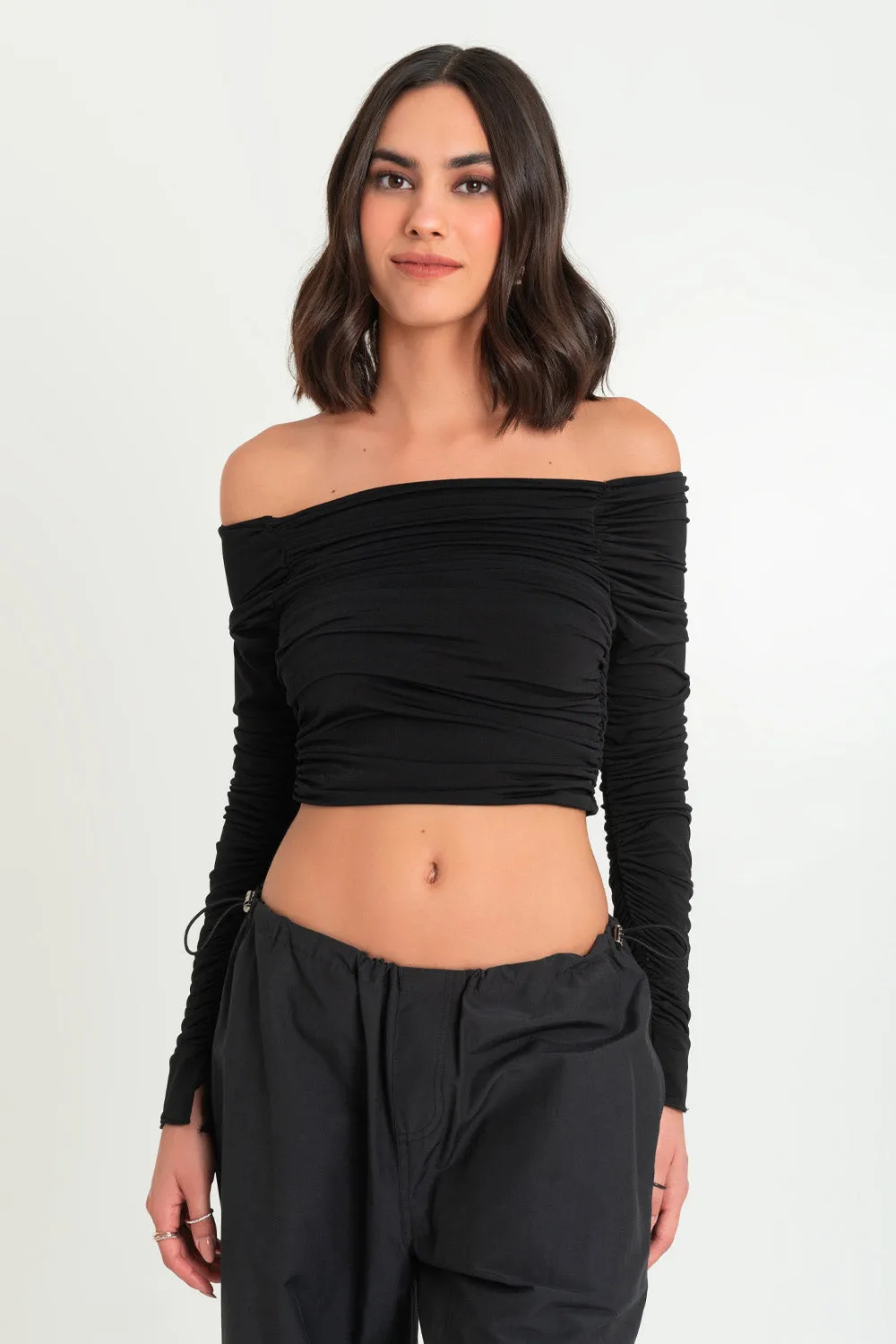 Crop top plisado manga larga con abertura
