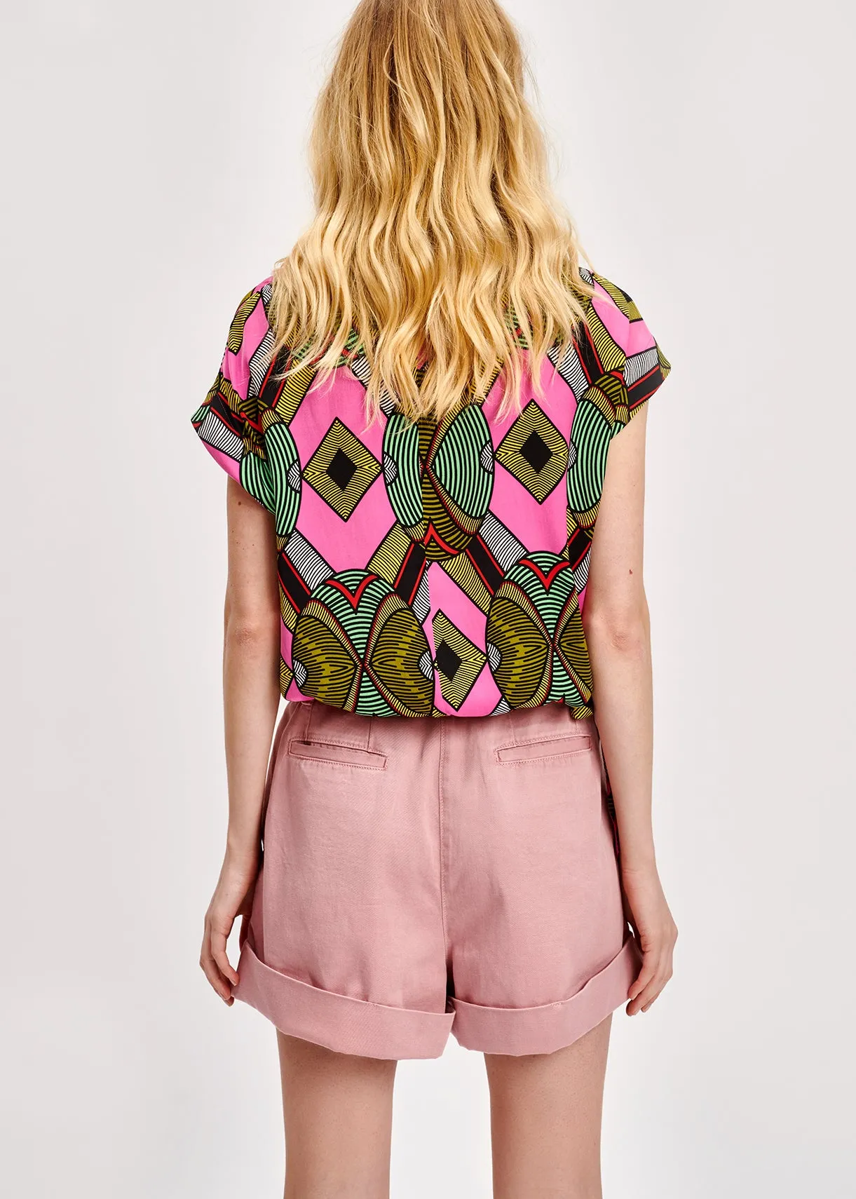 Dusty pink belted denim shorts
