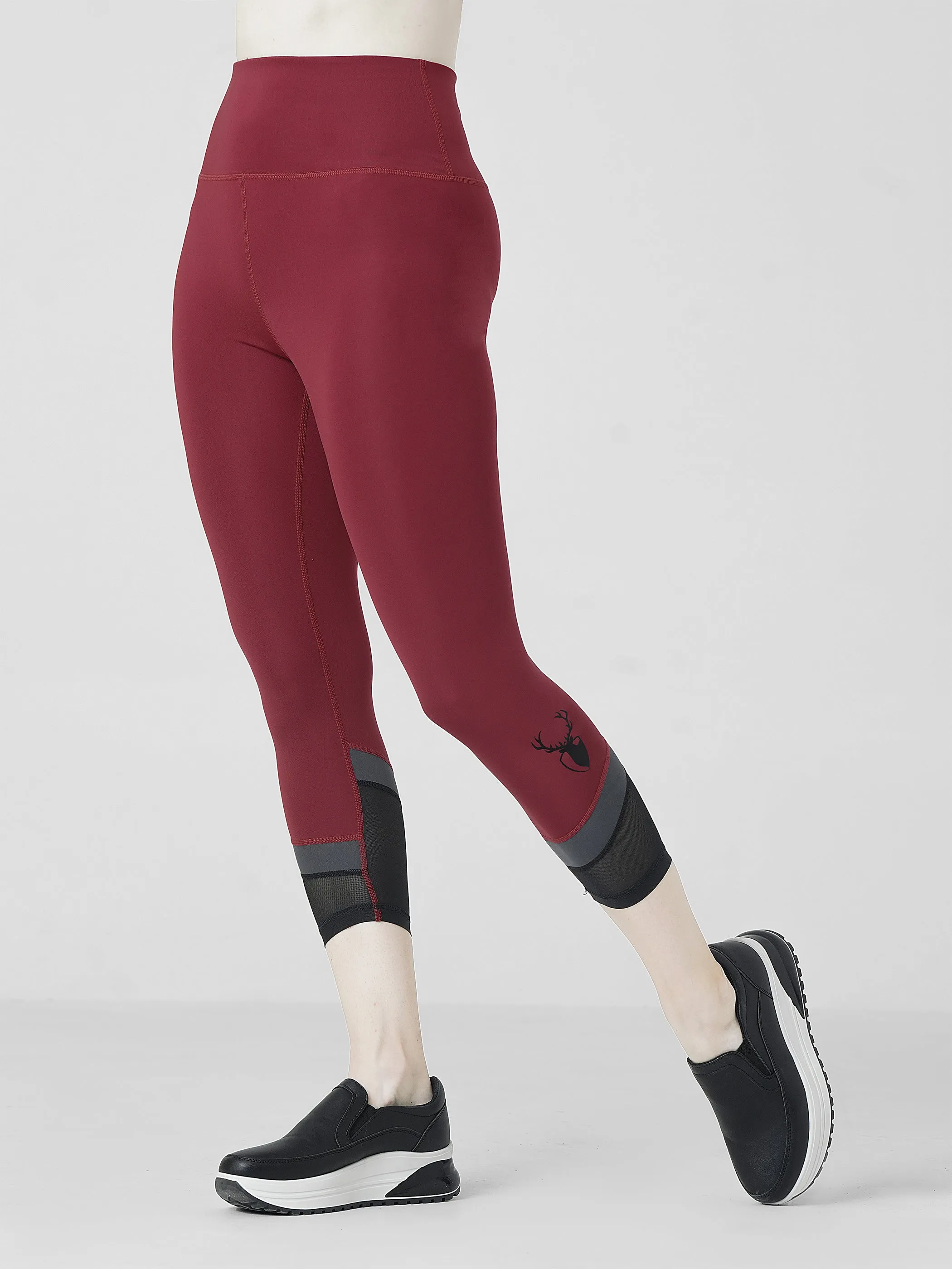 Fairway Capri Legging in Maroon