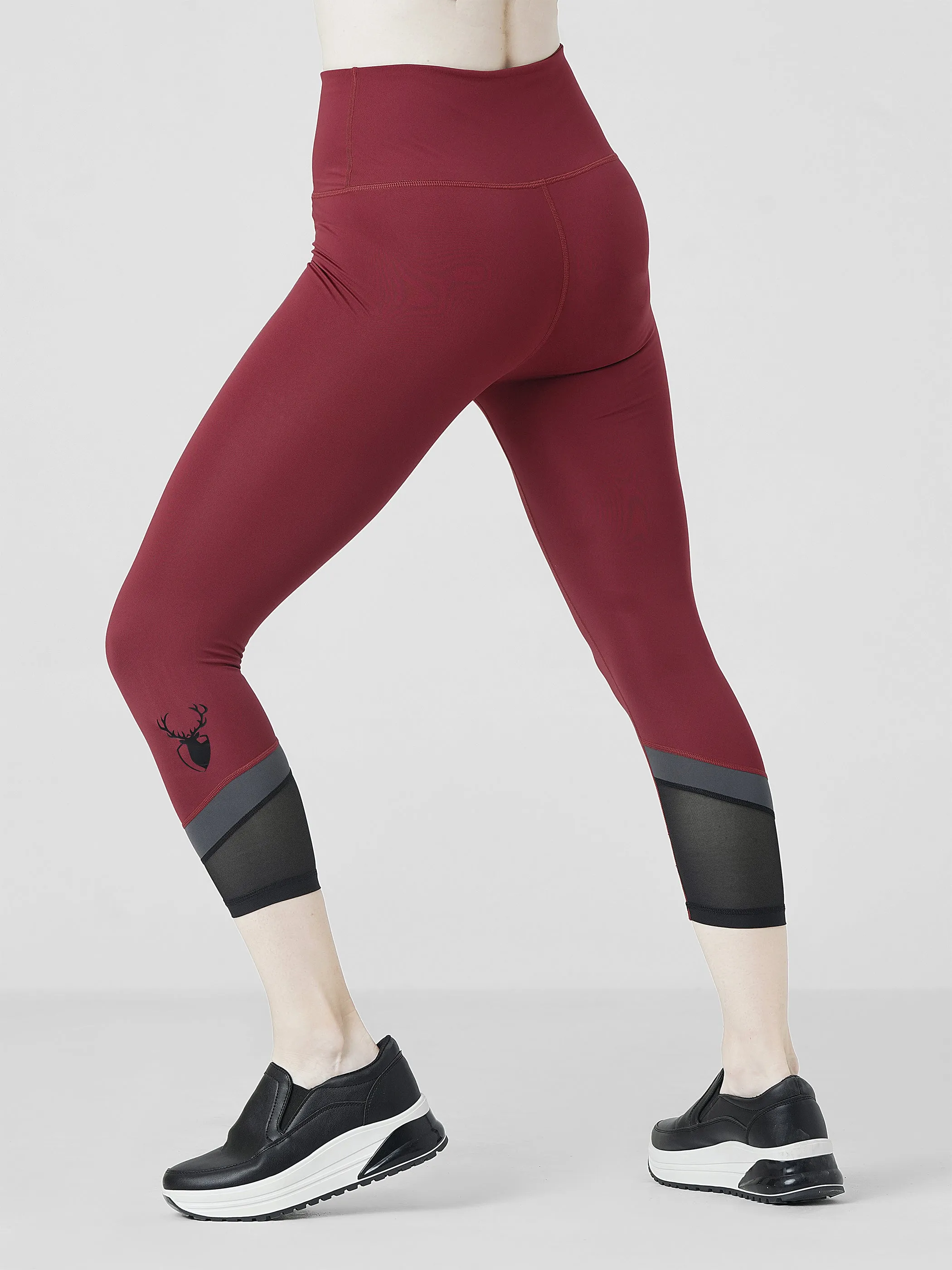 Fairway Capri Legging in Maroon