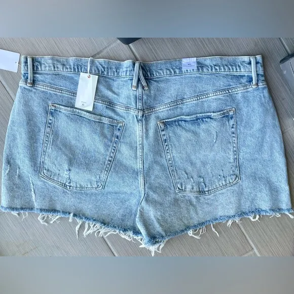 Good American - NWT | Distressed Light Wash Denim Shorts - Size 20