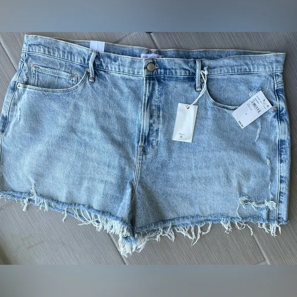 Good American - NWT | Distressed Light Wash Denim Shorts - Size 20