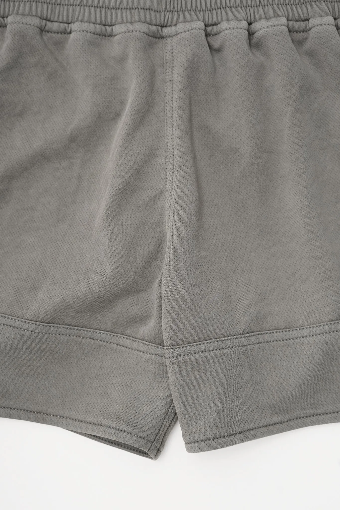 KNUCKLE HEAD MESH SHORTS IN STONE GREY