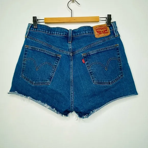 Levi’s 501 Blue Short Shorts Medium wash Button fly Size 31