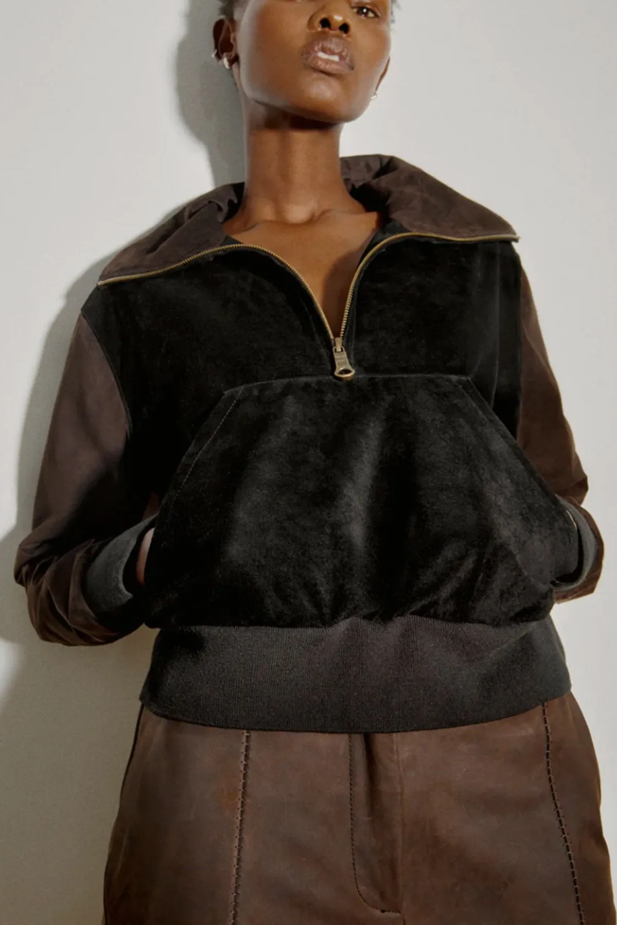 Lou Suede Pullover in Brown/Black