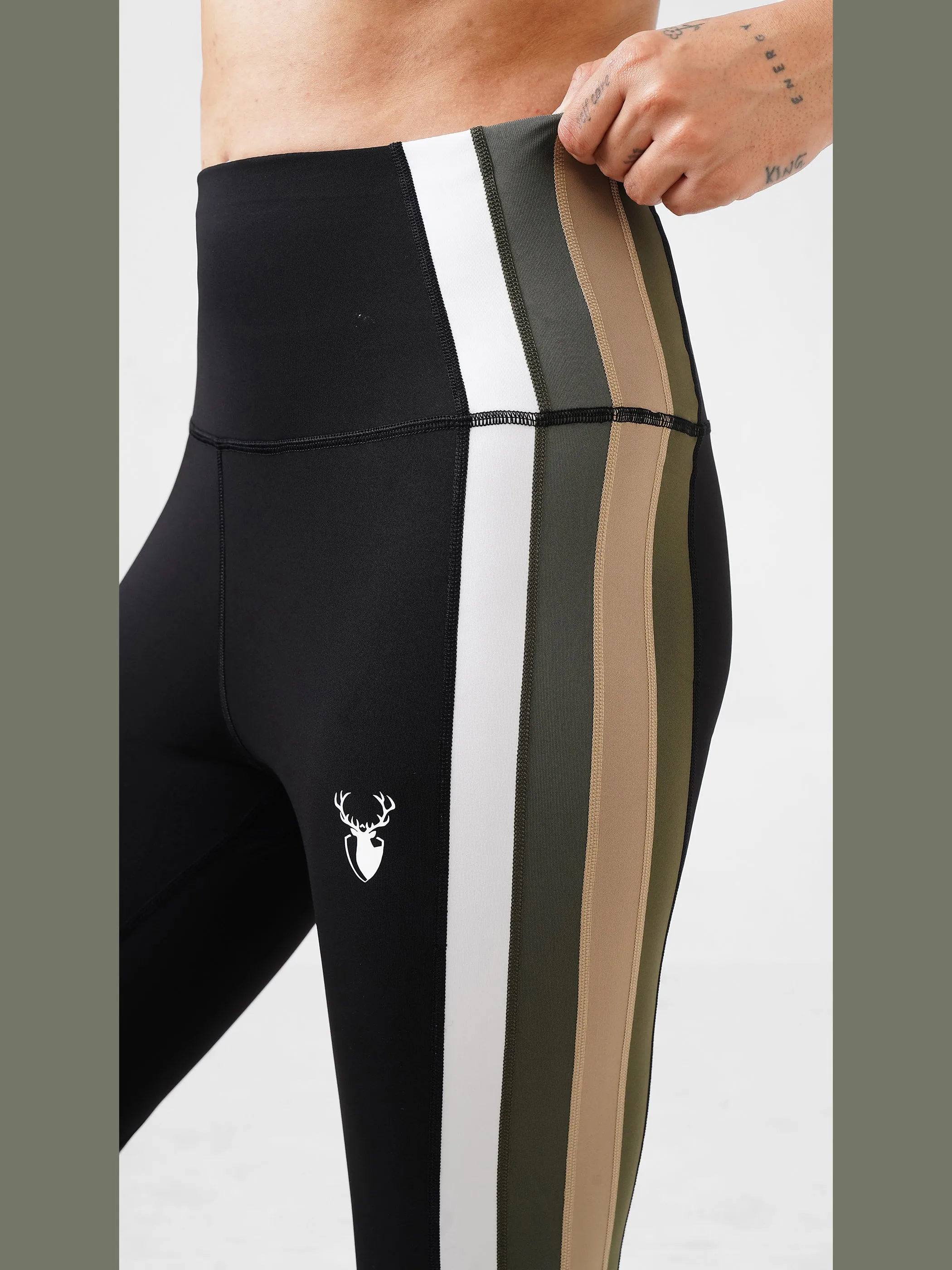 Multi Point Legging in Black