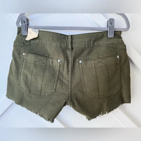 NWT Anthropologie Pilcro The Wanderer Army Olive Green Shorts Raw Hem Size 28