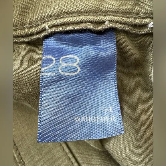 NWT Anthropologie Pilcro The Wanderer Army Olive Green Shorts Raw Hem Size 28