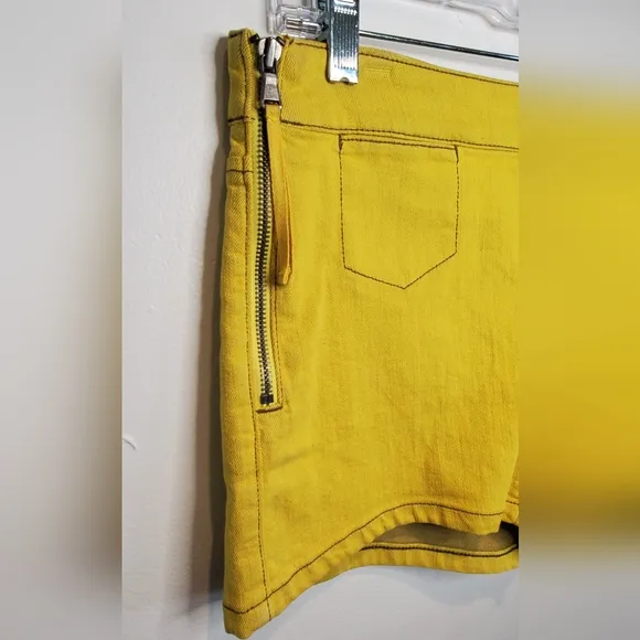 NWT MARC BY MARC JACOBS - SHORTS - SIZE 8