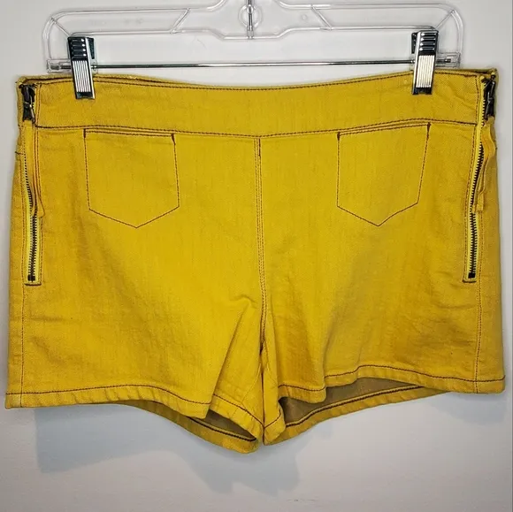 NWT MARC BY MARC JACOBS - SHORTS - SIZE 8