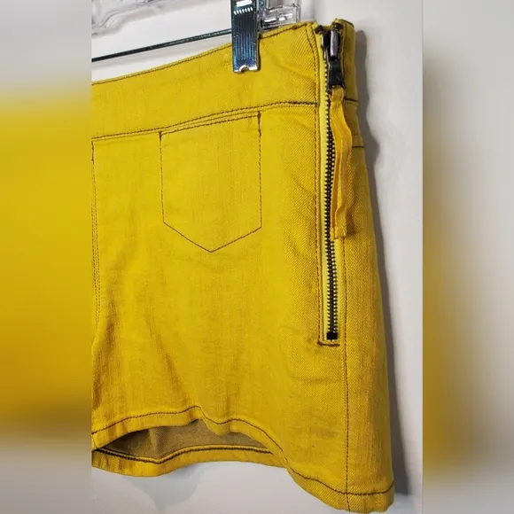 NWT MARC BY MARC JACOBS - SHORTS - SIZE 8