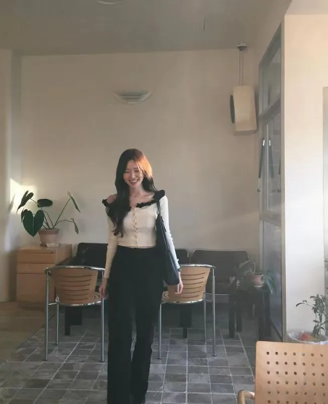 Off-shoulder sweater