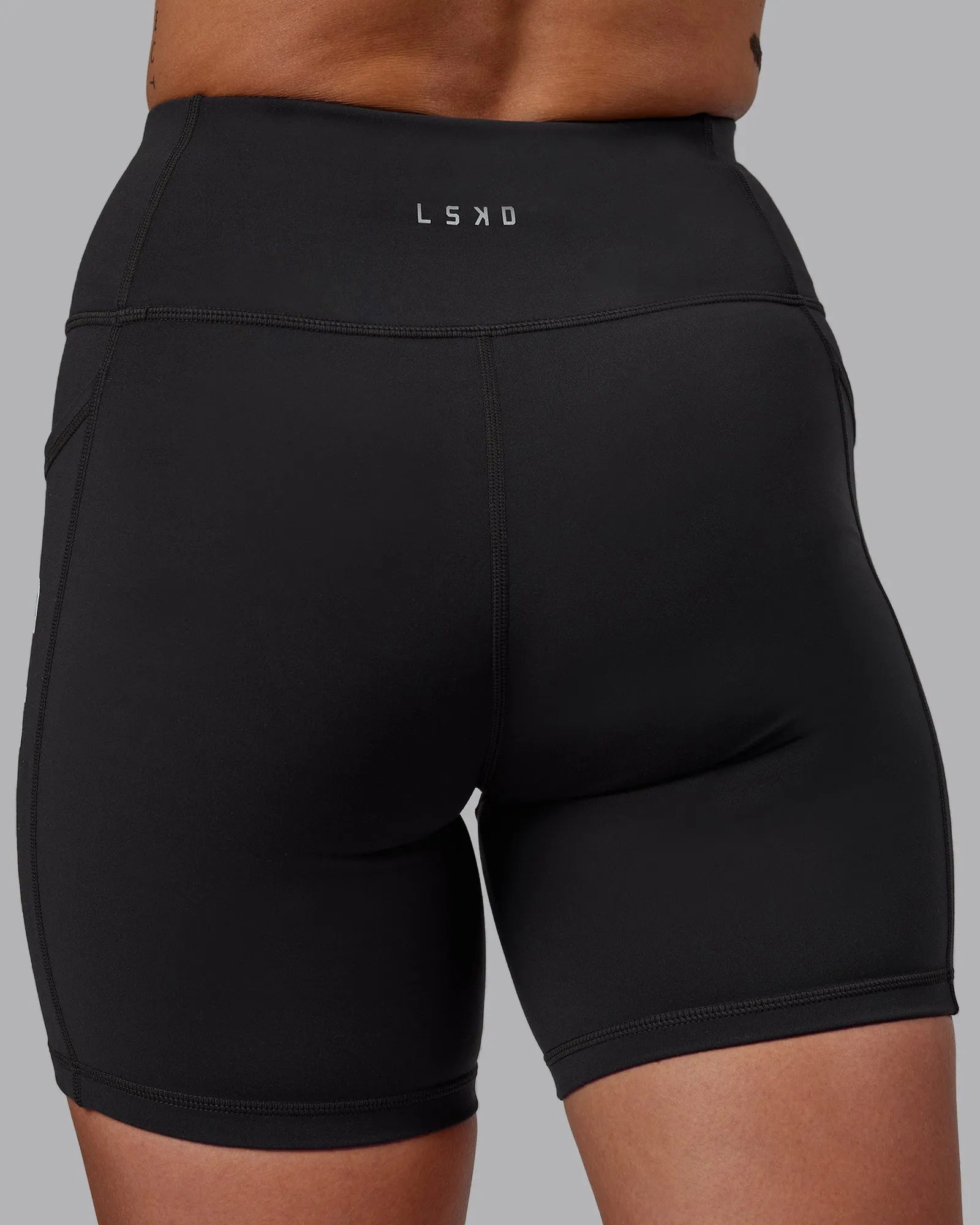 Rep Mid Short Tight - Pirate Black-White