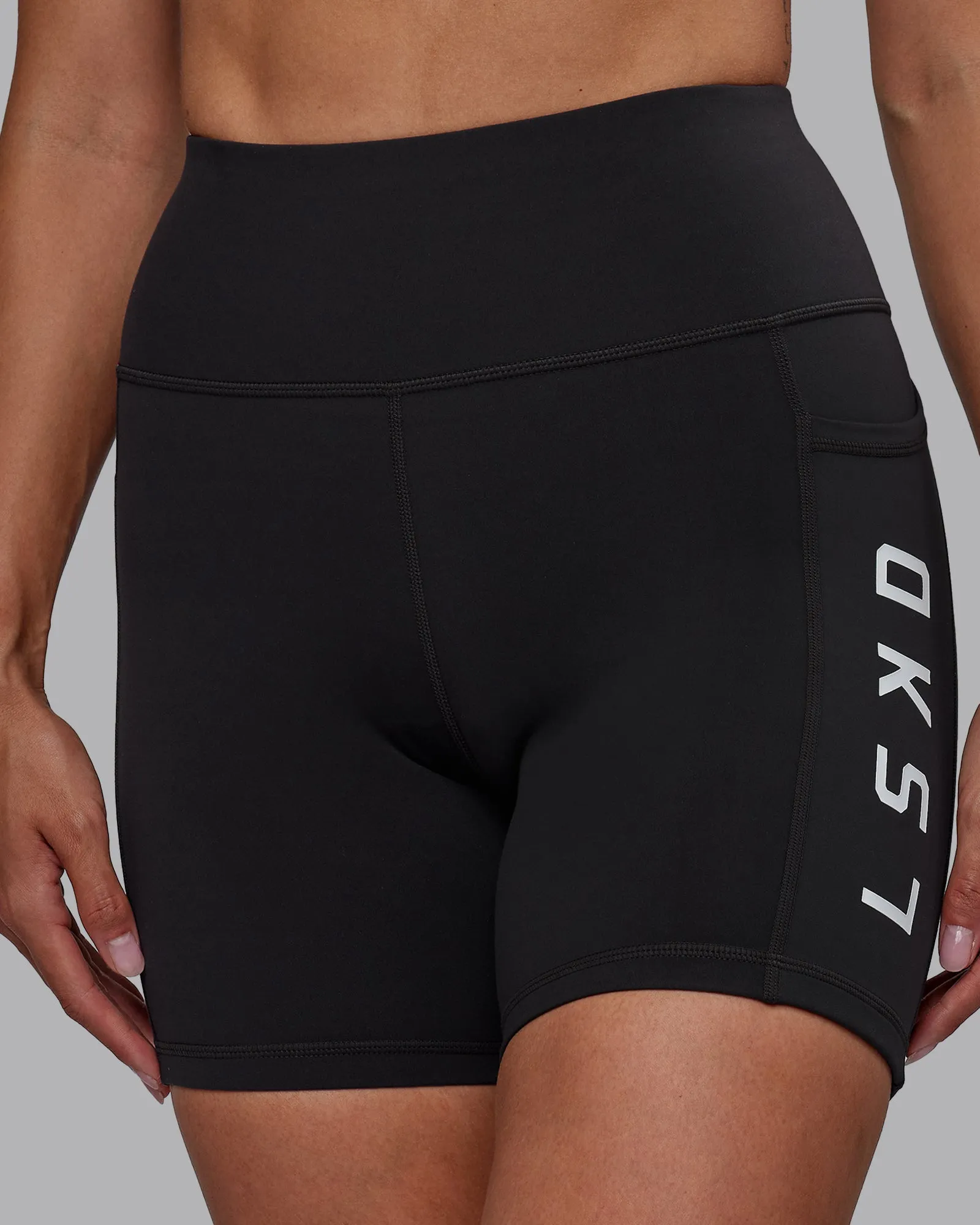 Rep Mid Short Tight - Pirate Black-White