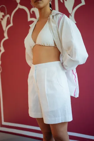 Safed shorts