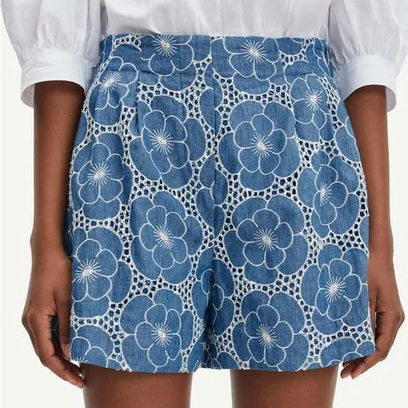 Samsoe Jimea Denim Blue Flower Shorts Size Large NWT