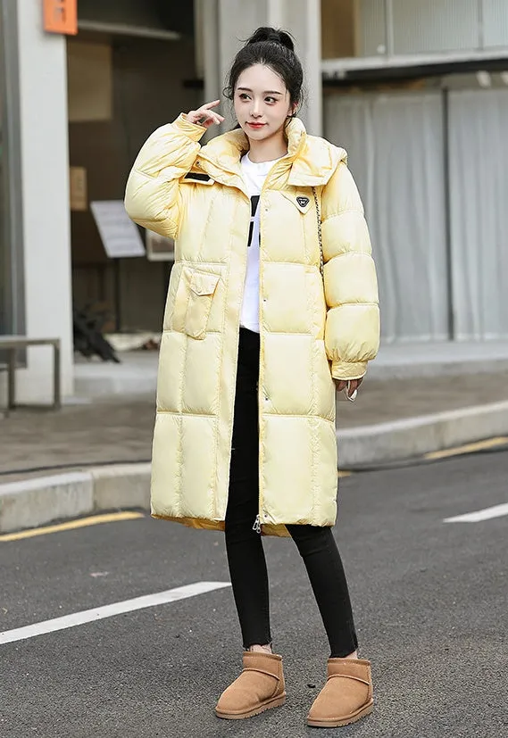 Stylish Women's Padded Quilted Puffer Jacket Featuring Label Detailing