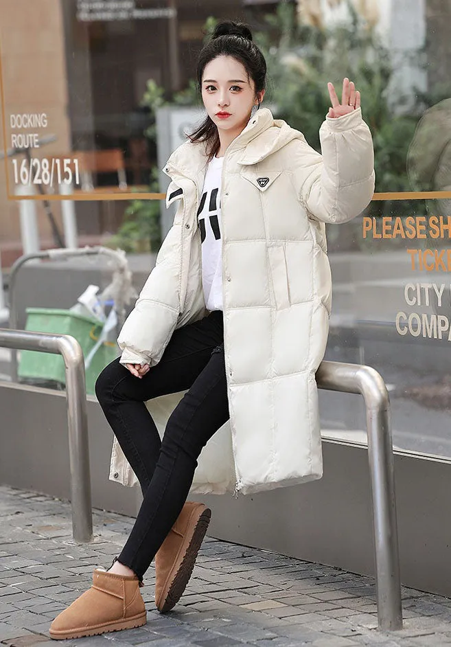 Stylish Women's Padded Quilted Puffer Jacket Featuring Label Detailing