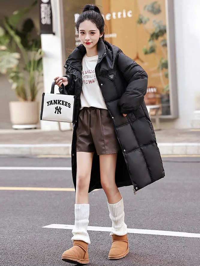 Stylish Women's Padded Quilted Puffer Jacket Featuring Label Detailing