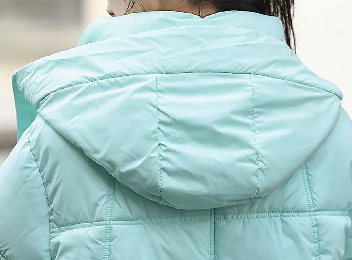 Stylish Women's Padded Quilted Puffer Jacket Featuring Label Detailing