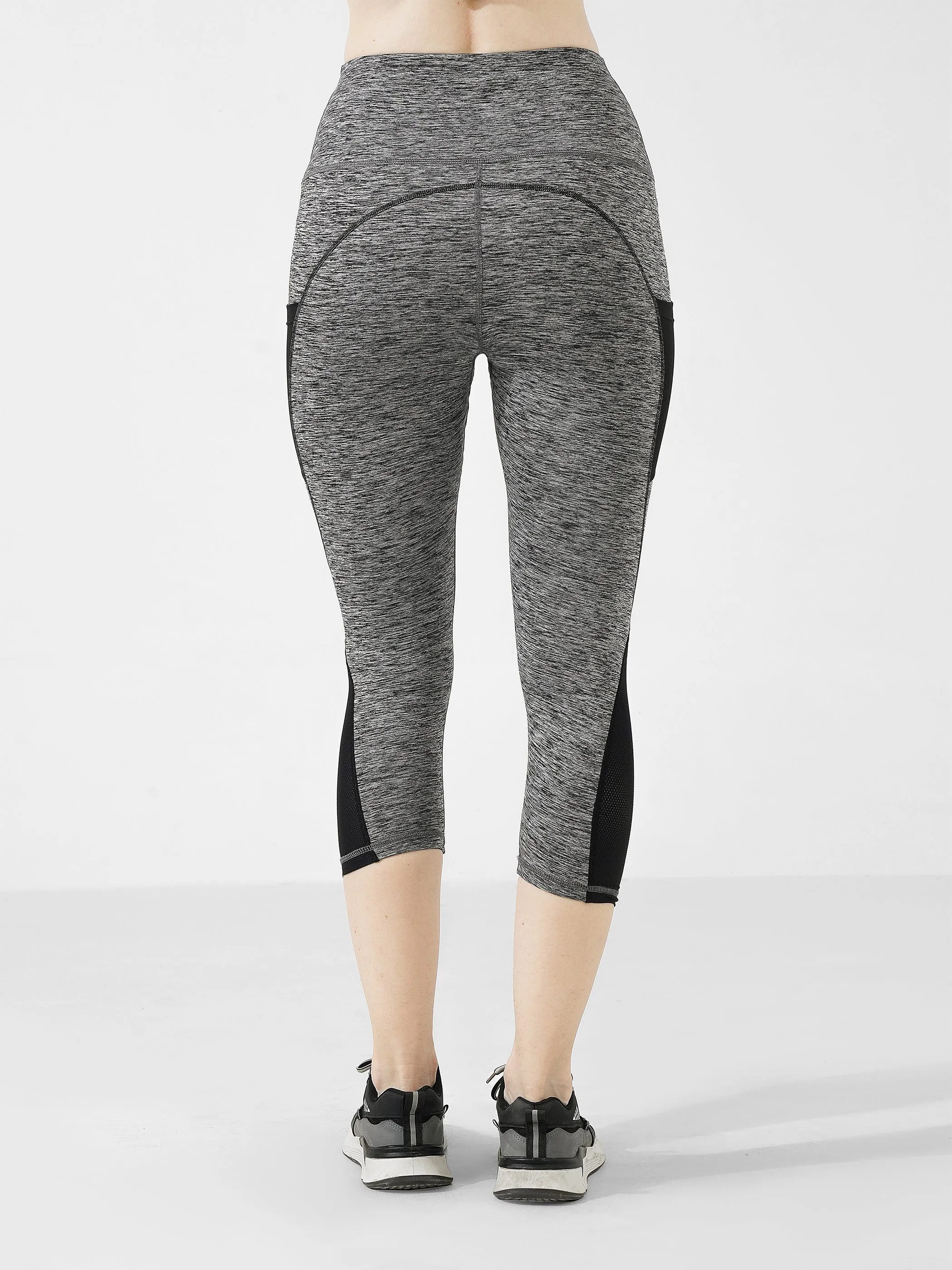Trifecta Pocket Capri Legging in Grey