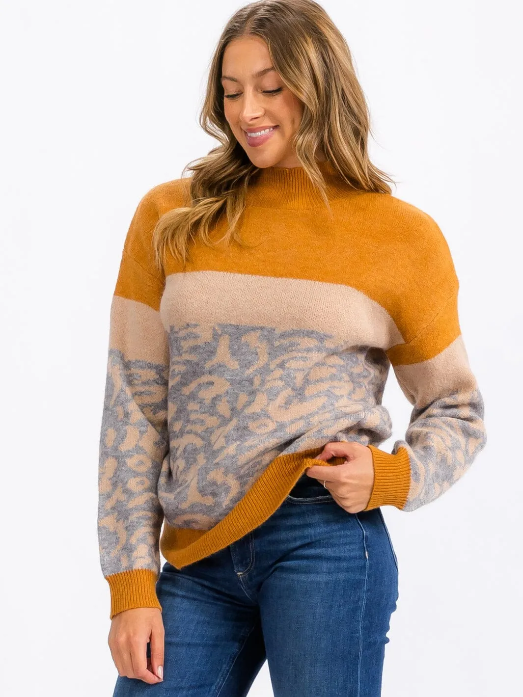 WOMEN'S LONG SLEEVE COLORBLOCK ANIMAL PRINT DETAILED PULLOVER SWEATER