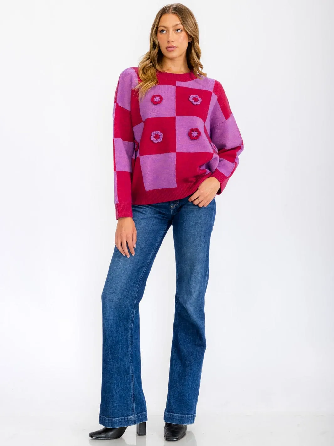 WOMEN'S LONG SLEEVE FLOWER DETAILED COLORBLOCK CHECKERS PULLOVER SWEATER