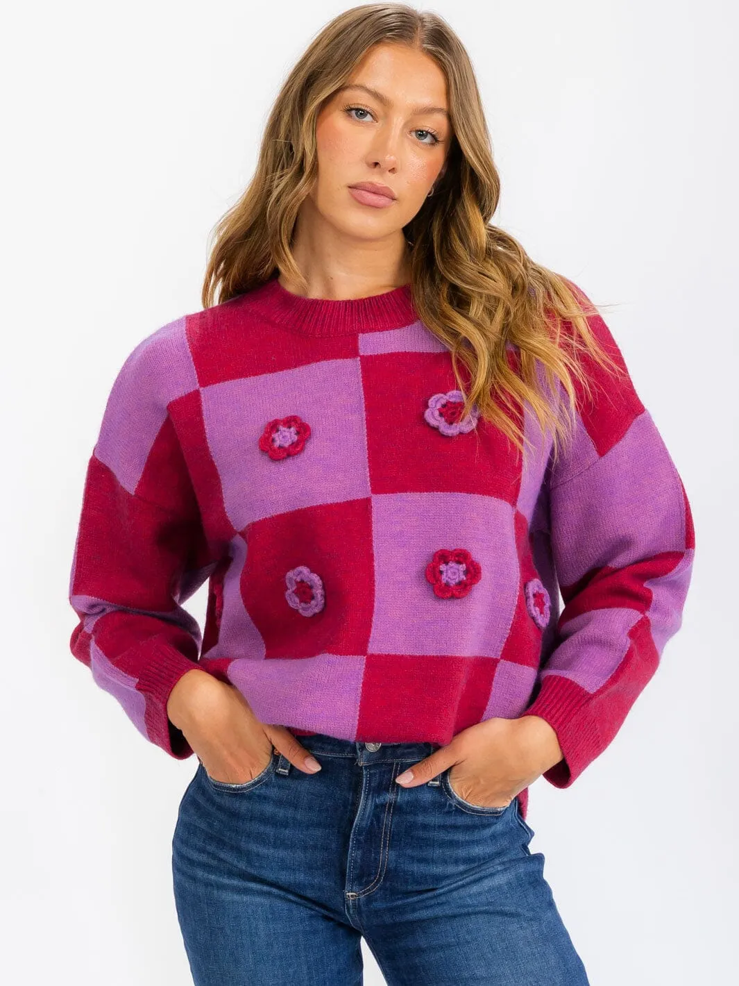 WOMEN'S LONG SLEEVE FLOWER DETAILED COLORBLOCK CHECKERS PULLOVER SWEATER